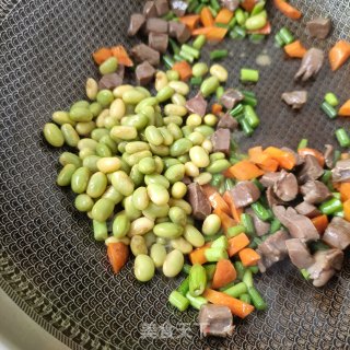菜椒毛豆炒鹿心的做法步调：11