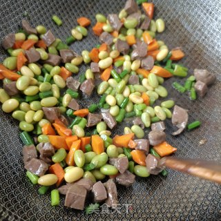 菜椒毛豆炒鹿心的做法步调：12
