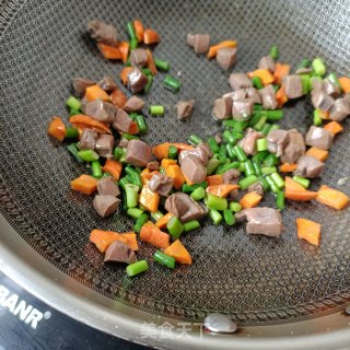 菜椒毛豆炒鹿心的做法步调：10