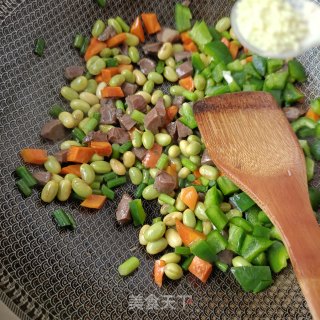 菜椒毛豆炒鹿心的做法步调：13