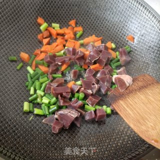 菜椒毛豆炒鹿心的做法步调：9