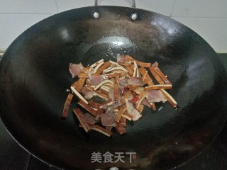 喷鼻干炒腊肉的做法步调：6