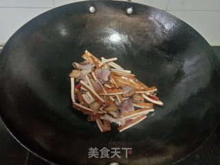 喷鼻干炒腊肉的做法步调：4