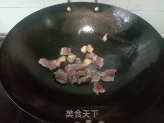 喷鼻干炒腊肉的做法步调：3