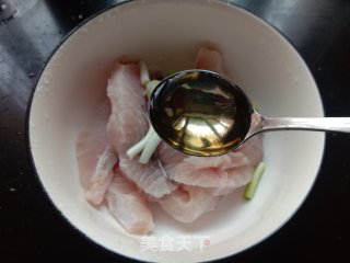 浑蒸蒜蓉青鱼块的做法步调：4