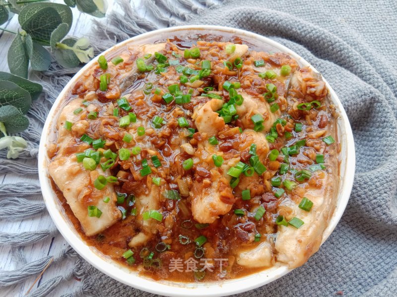 浑蒸蒜蓉青鱼块的做法