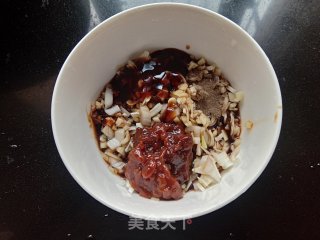 浑蒸蒜蓉青鱼块的做法步调：8