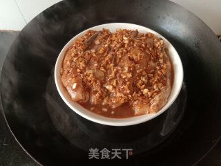 浑蒸蒜蓉青鱼块的做法步调：13