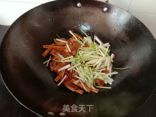 喷鼻干芹菜炒回锅肉的做法步调：7