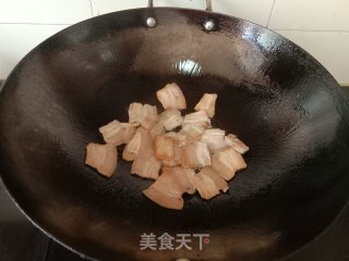 喷鼻干芹菜炒回锅肉的做法步调：3