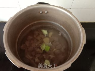 咖喱牛腩的做法步调：5