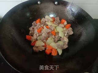 咖喱牛腩的做法步调：9