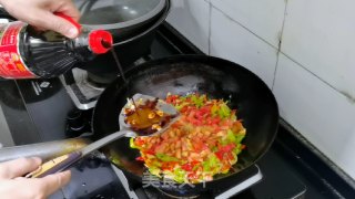 西白柿辣椒炒酱的做法步调：4