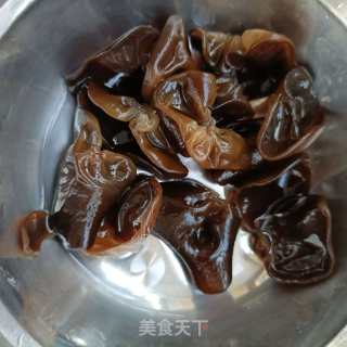 黄瓜木耳拌牛肉的做法步调：2