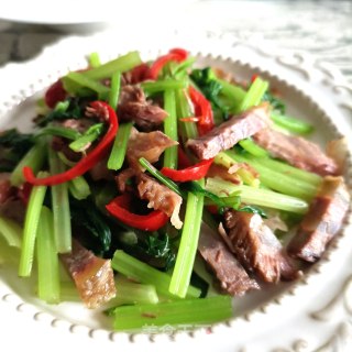 芹菜拌酱牛肉的做法步调：14