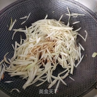 牛肉炒茭利剑的做法步调：7
