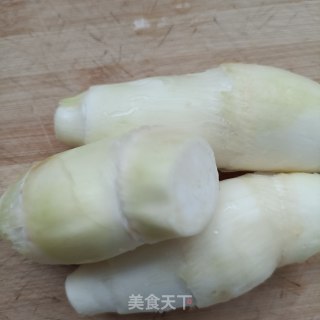 牛肉炒茭利剑的做法步调：1