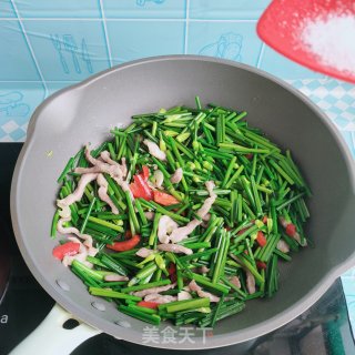 韭苔炒肉丝的做法步调：8