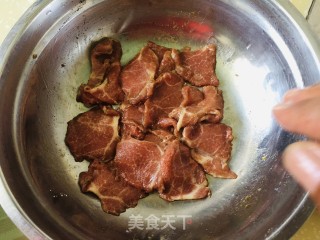仄菇炒肉片的做法步调：4