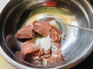 仄菇炒肉片的做法步调：3