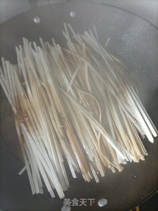 豆角五花肉焖里的做法步调：8