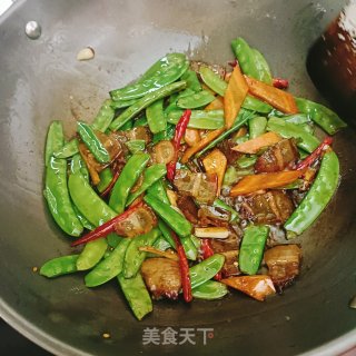 荷兰豆炒腊肉的做法步调：9