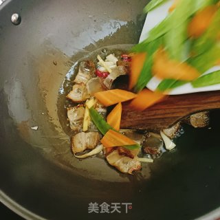 荷兰豆炒腊肉的做法步调：7