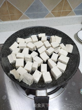 喷鼻煎豆腐的做法步调：3