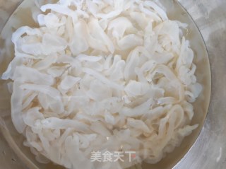 凉拌海蜇丝的做法步调：1