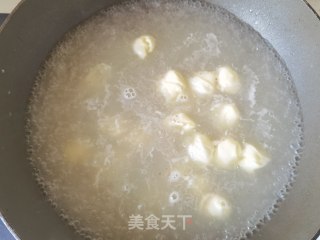 鸭架汤煮馄饨的做法步调：7