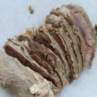 木耳西兰花拌牛肉的做法步调：6