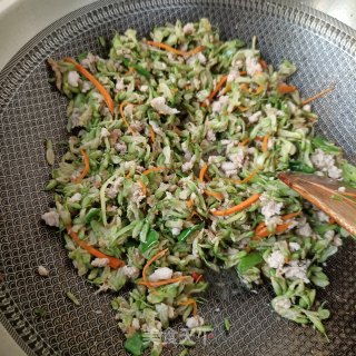 肉终炒槐花的做法步调：6