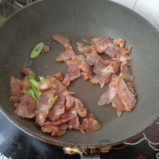白椒炒牛蹄筋的做法步调：4