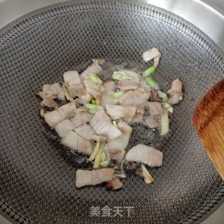 回锅肉焖白豆角的做法步调：7