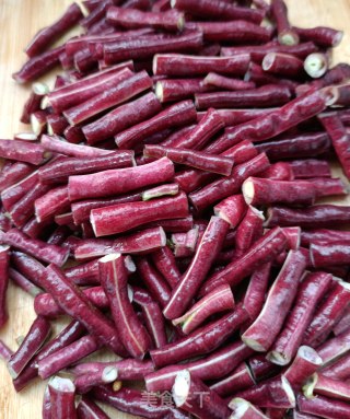 回锅肉焖白豆角的做法步调：2