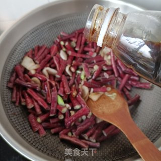 回锅肉焖白豆角的做法步调：9