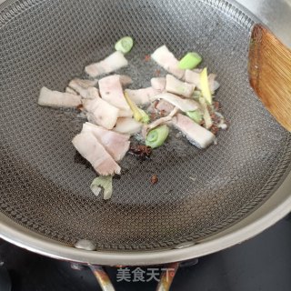 回锅肉焖白豆角的做法步调：6