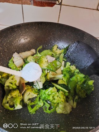 五花肉烧西蓝花的做法步调：4