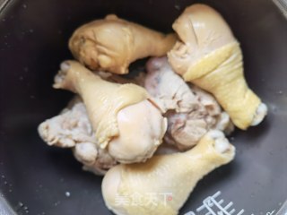 卤鸡腿来骨猪前肘的做法步调：5