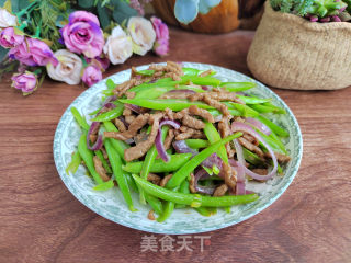 洋葱豆角炒牛肉的做法步调：6