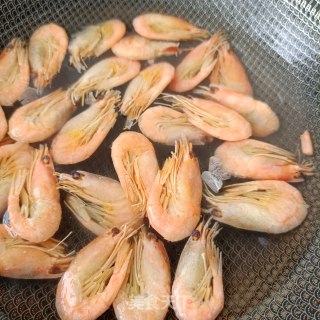 菜椒心蘑拌苦虾的做法步调：1