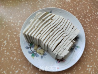 磷虾蒲瓜烧豆腐的做法步调：2