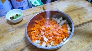 茄子肉丁里的做法步调：1