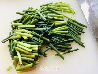 韭苔炒牛肉的做法步调：1