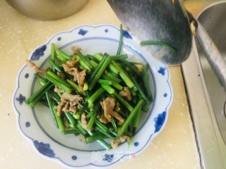 韭苔炒牛肉的做法步调：8