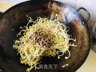 黄芽菜炒牛肉的做法步调：3