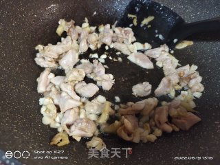 圣女果烧鸡胸肉的做法步调：2