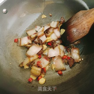 豆皮炒腊肉的做法步调：3