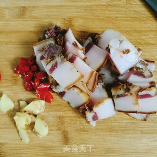 豆皮炒腊肉的做法步调：2