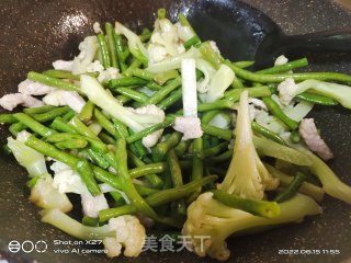 豆角花菜炒肉片的做法步调：6